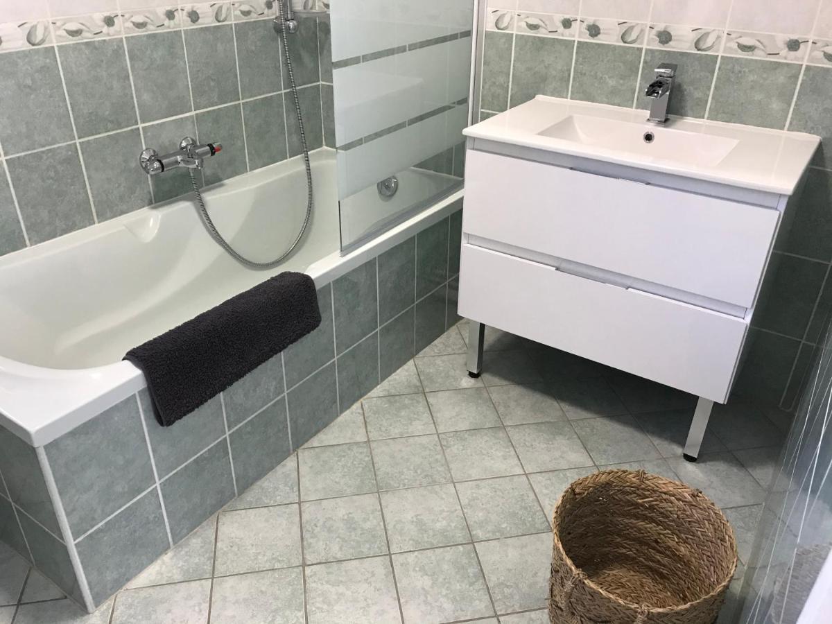 Meuble 3 Etoiles, Proche Plages Debarquement Dans Les Marais Du Cotentin A Carentan Ngoại thất bức ảnh